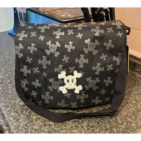 New Black Skulls Messenger Bag - Picture 1 of 10